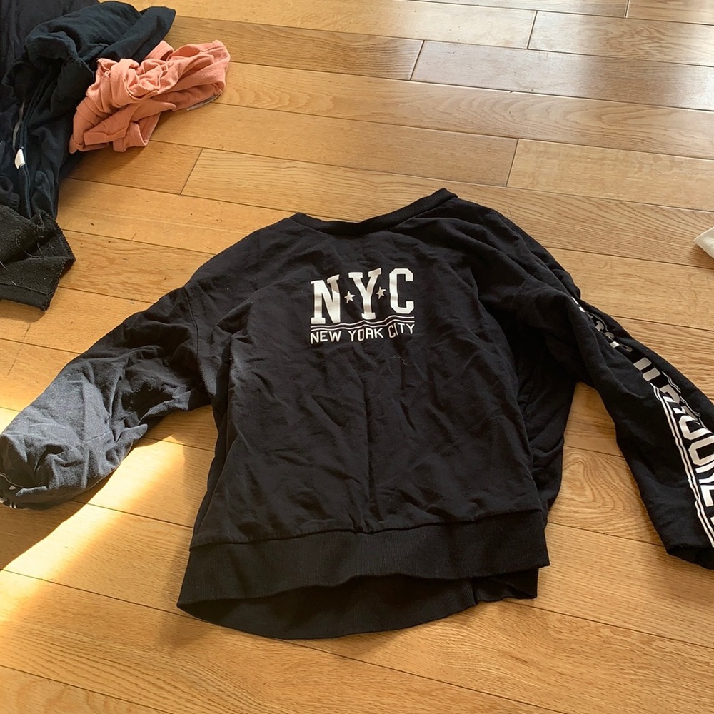Divided long sleeve shirt with design at front